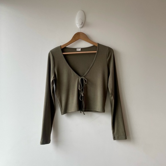 Wilfred Free by Aritzia Army Green Ribbed Cardigan -size m - Picture 2 of 6